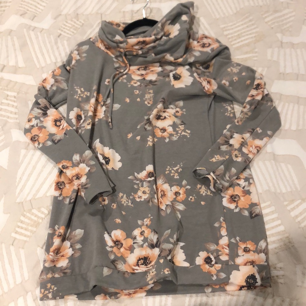 Size large floral boutique long sleeve